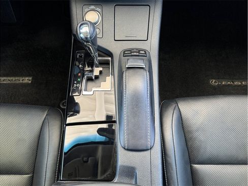 Used 2014 Lexus ES 300h w/ Luxury Package w/Bamboo Trim FWD image 13