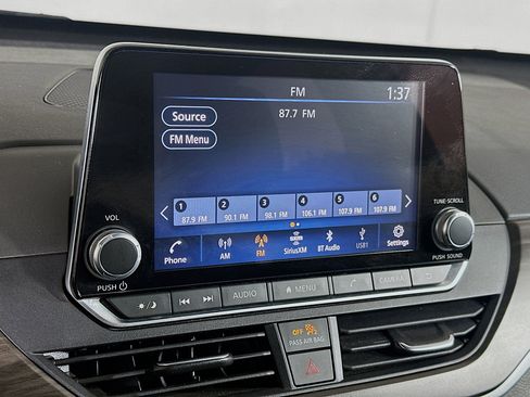 Used 2024 Nissan Altima 2.5 SV image 19