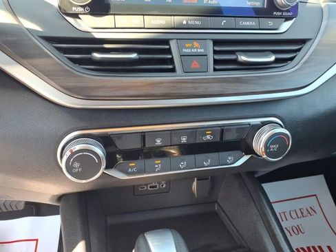 Used 2025 Nissan Altima 2.5 SV image 16