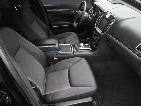 Used 2022 Chrysler 300 Touring w/ Sport Appearance Package RWD image 10