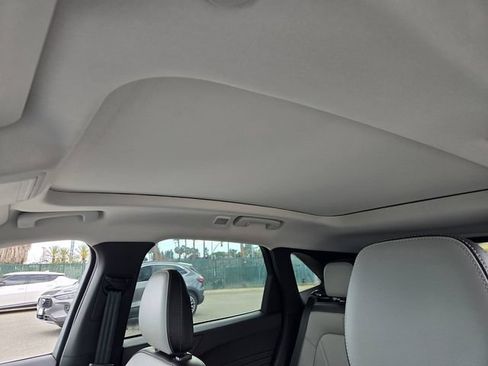 Used 2025 Ford Escape SE w/ PHEV Premium Package FWD image 9