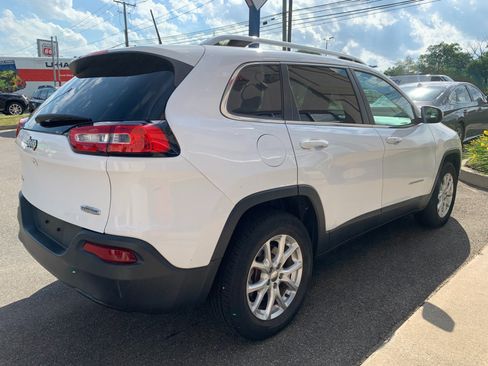 Used 2018 Jeep Cherokee Latitude Plus w/ Comfort/Convenience Group AWD/4WD image 7