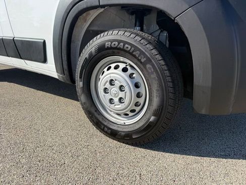 Used 2025 RAM ProMaster 2500 w/ Convenience Group image 3