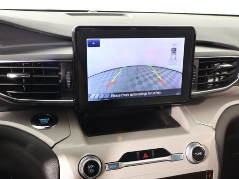 Used 2023 Ford Explorer XLT w/ Equipment Group 202A image 6