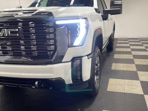 Used 2024 GMC Sierra 2500 Denali Ultimate AWD/4WD image 27