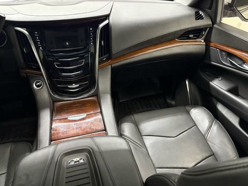 Used 2018 Cadillac Escalade Premium Luxury RWD image 10