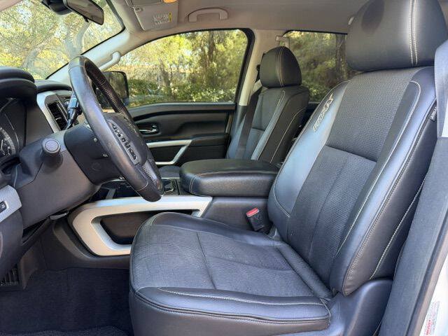 Used 2018 Nissan Titan PRO-4X AWD/4WD image 14