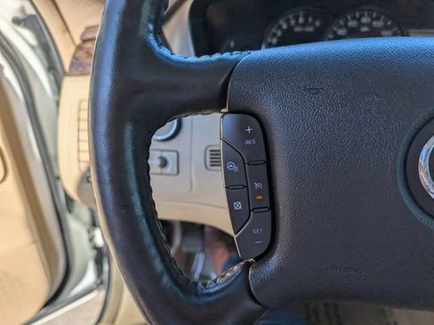 Used 2008 Cadillac DTS w/ Sun And Sound Package FWD image 11