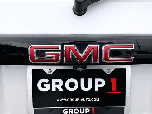 Used 2022 GMC Acadia SLT w/ Elevation Edition image 10