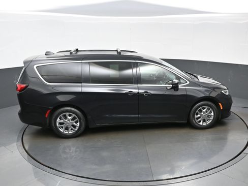 Used 2022 Chrysler Pacifica Touring-L FWD image 41
