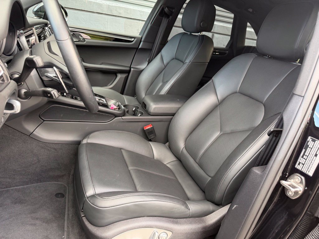 Certified 2026 Porsche Macan AWD/4WD image 5