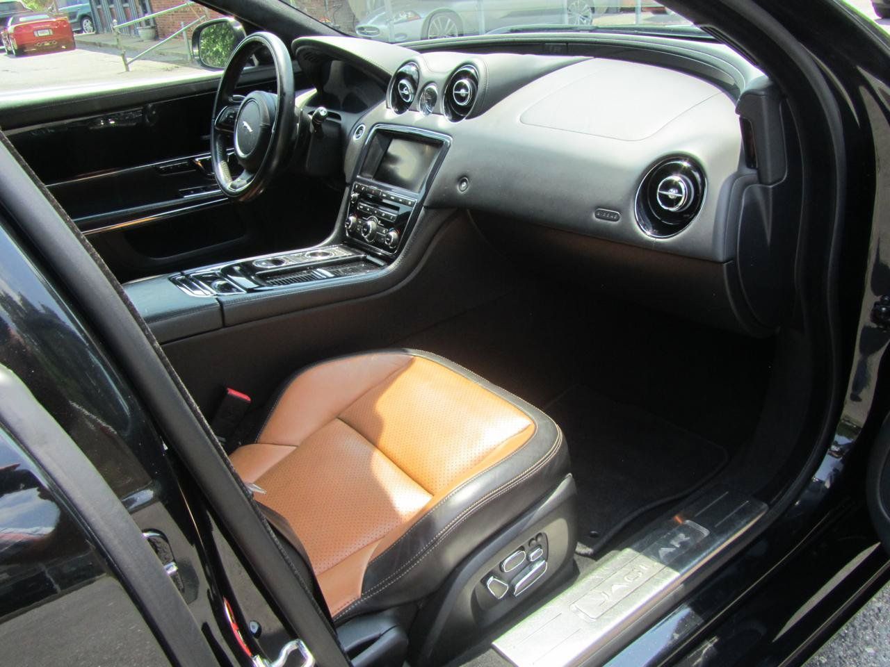 Used 2014 Jaguar XJ R LWB RWD image 22