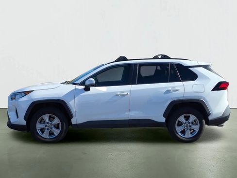 Used 2021 Toyota RAV4 XLE w/ Convenience Package image 4