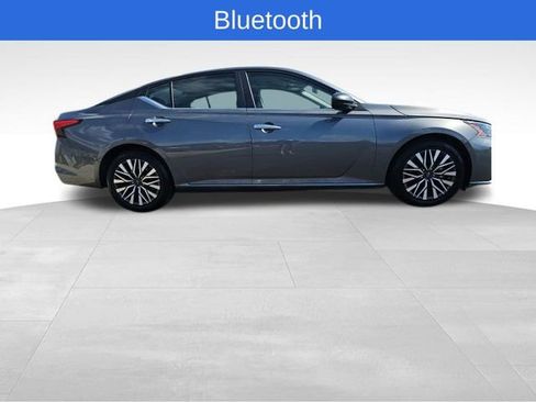 Used 2024 Nissan Altima 2.5 SV image 6