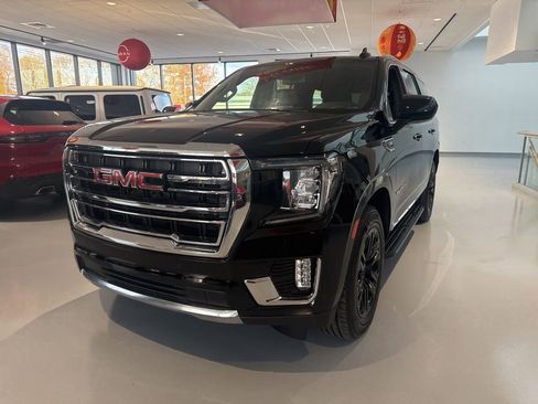 Used 2023 GMC Yukon SLT image 2