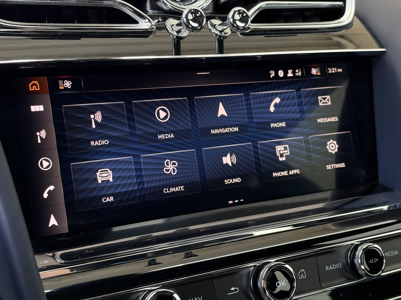 Certified 2021 Bentley Bentayga AWD/4WD image 21