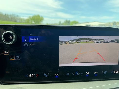 Used 2025 Chevrolet Traverse LT AWD/4WD image 24