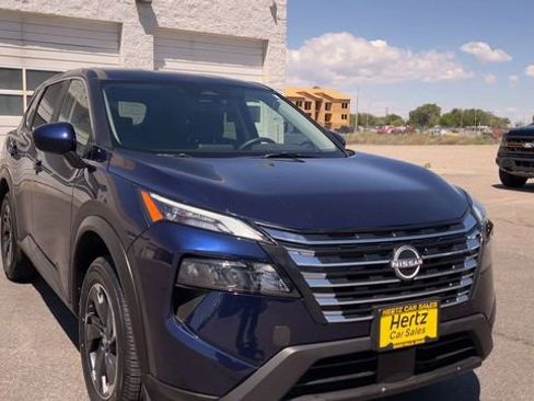 Used 2025 Nissan Rogue SV AWD/4WD image 4