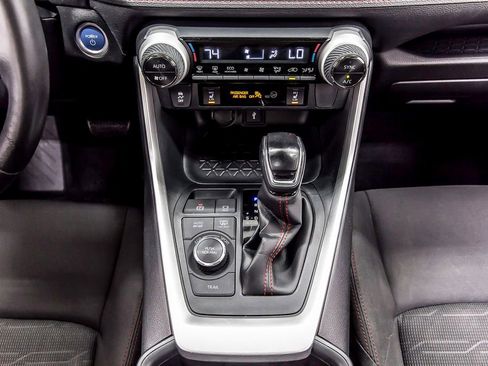 Used 2021 Toyota RAV4 SE w/ Weather & Moonroof Package image 24