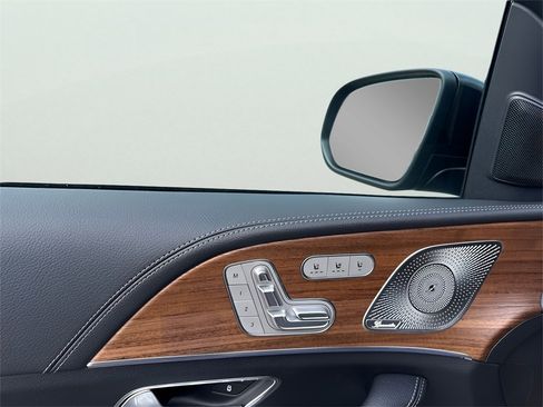 New 2026 Mercedes-Benz GLS 580 4MATIC image 11