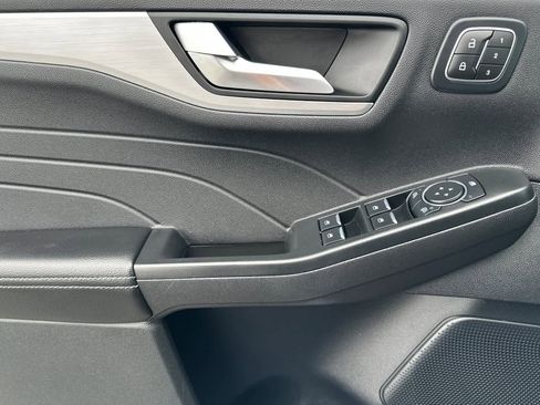 Certified 2025 Ford Escape Platinum image 12