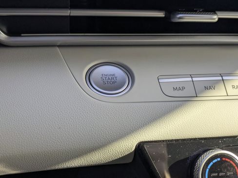 New 2026 Hyundai Elantra Limited FWD image 34