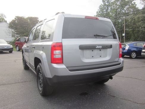 Used 2016 Jeep Patriot Sport FWD image 32