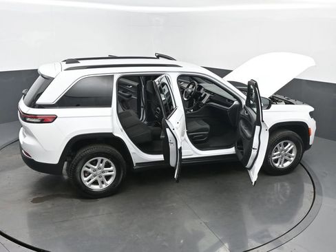 Used 2024 Jeep Grand Cherokee Laredo w/ Luxury Tech Group I AWD/4WD image 63