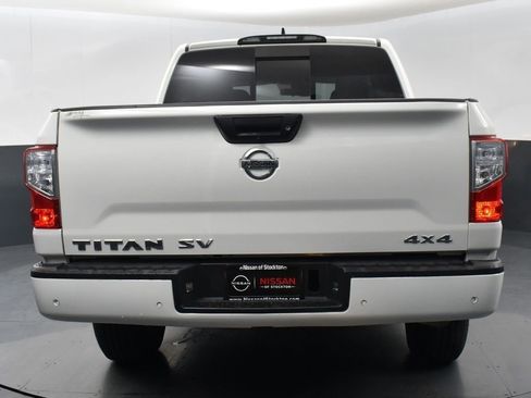 Used 2022 Nissan Titan SV image 7
