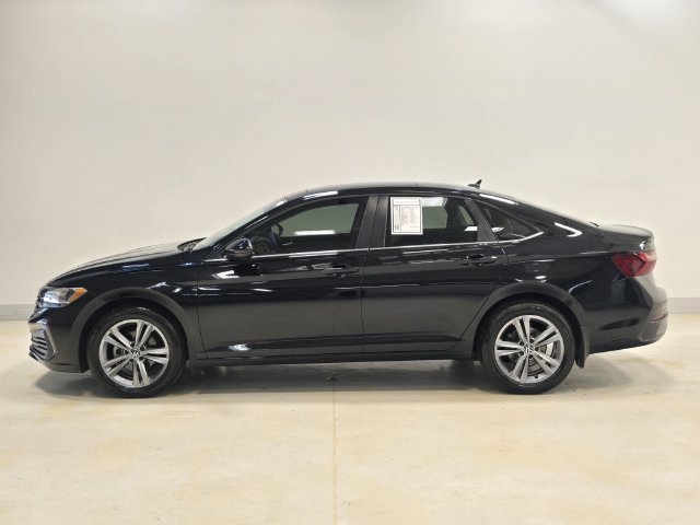 Certified 2023 Volkswagen Jetta SE FWD image 37