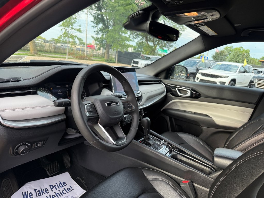 Used 2025 Jeep Compass Limited AWD/4WD image 19
