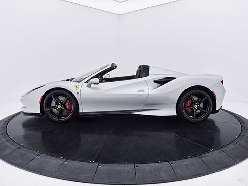 Used 2022 Ferrari F8 Tributo RWD image 28