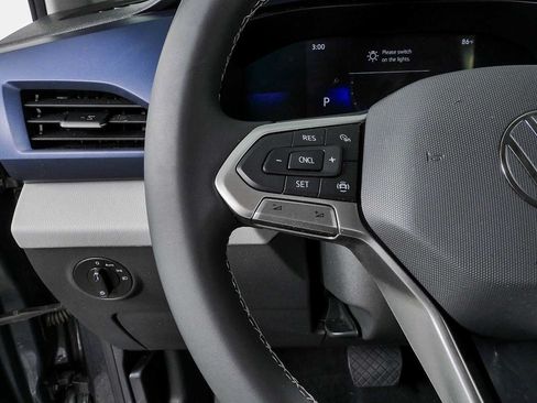 Certified 2022 Volkswagen Taos SE FWD image 15