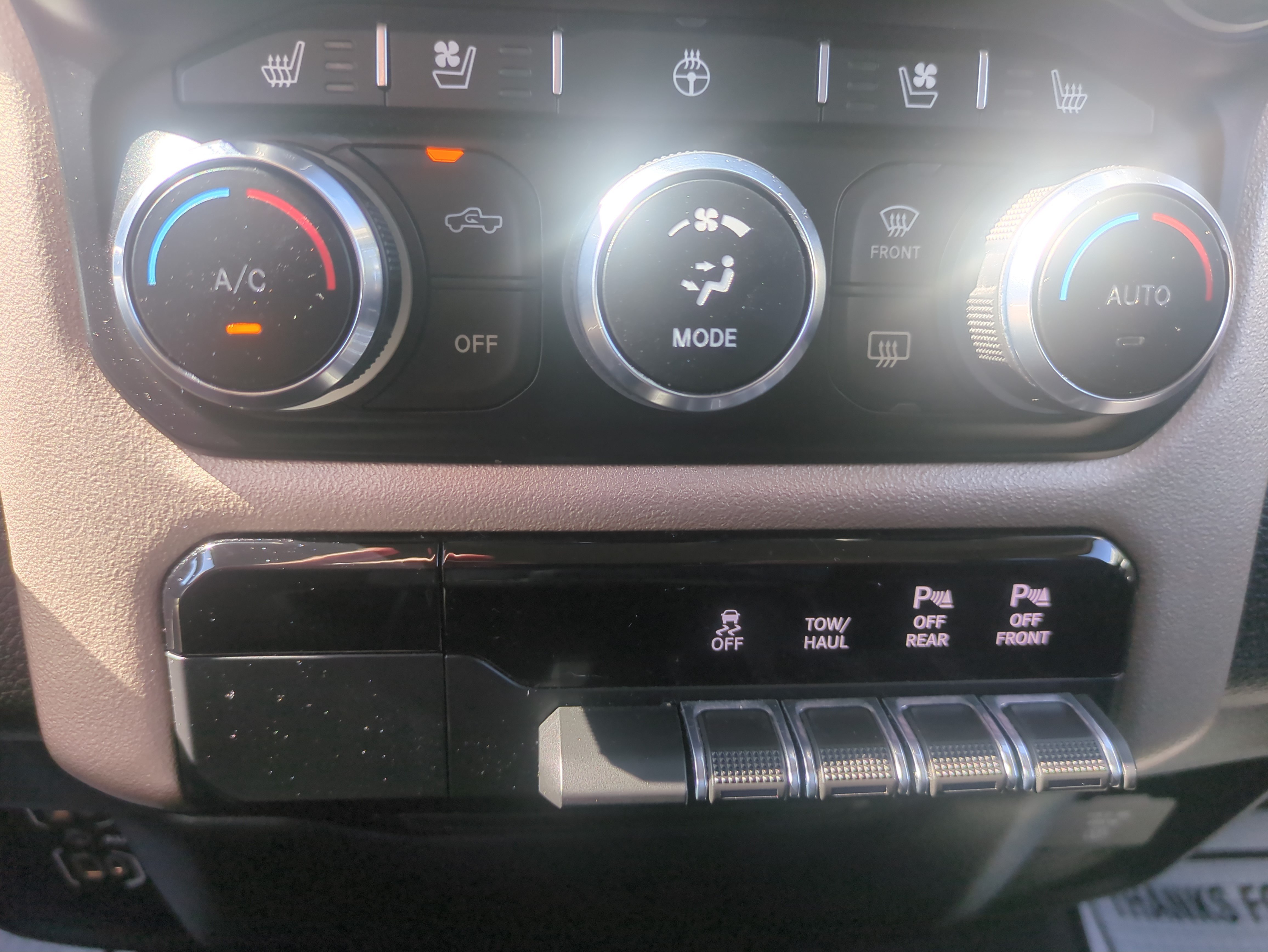 Used 2022 RAM 1500 Laramie AWD/4WD image 23