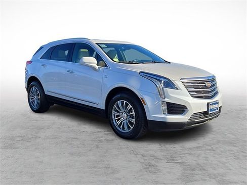 Used 2017 Cadillac XT5 Luxury w/ Driver Awareness Package image 3