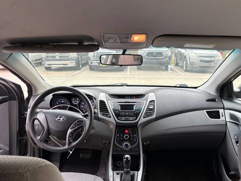 Used 2014 Hyundai Elantra SE image 12