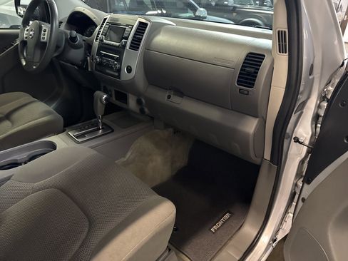 Used 2016 Nissan Frontier SV image 22