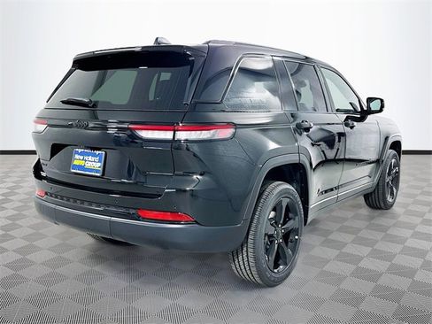 New 2025 Jeep Grand Cherokee Altitude image 4