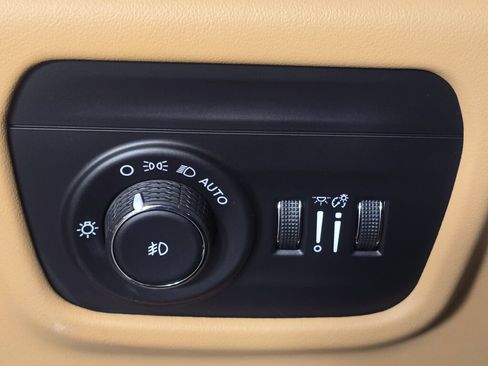 Used 2023 Jeep Grand Cherokee L Summit AWD/4WD image 39