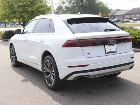 Used 2024 Audi Q8 Premium image 7