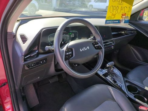 Used 2024 Kia Niro EX FWD image 15