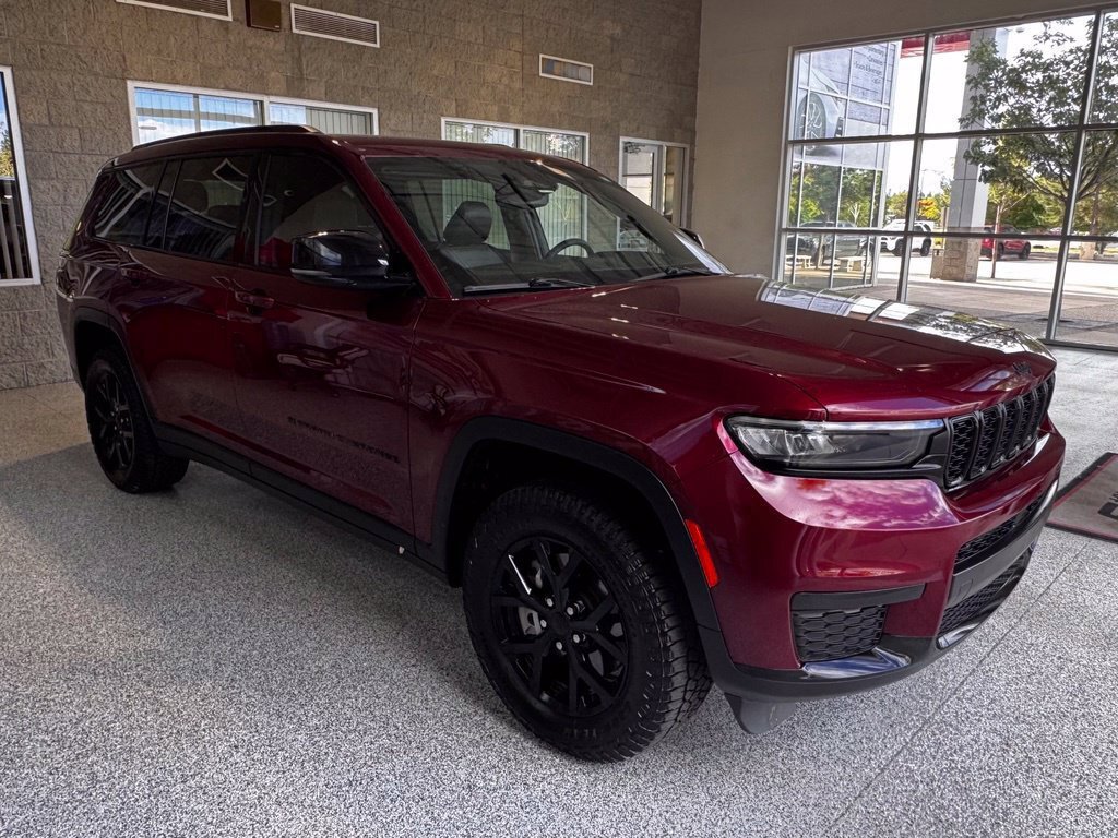 Used 2024 Jeep Grand Cherokee L Altitude AWD/4WD image 1