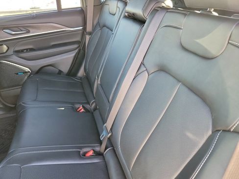 Used 2023 Jeep Grand Cherokee Overland w/ Luxury Tech Group IV image 16