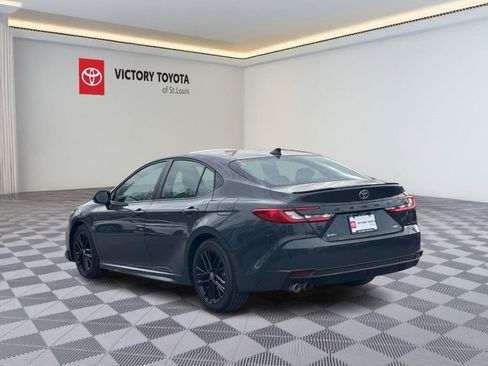 Used 2025 Toyota Camry SE image 8