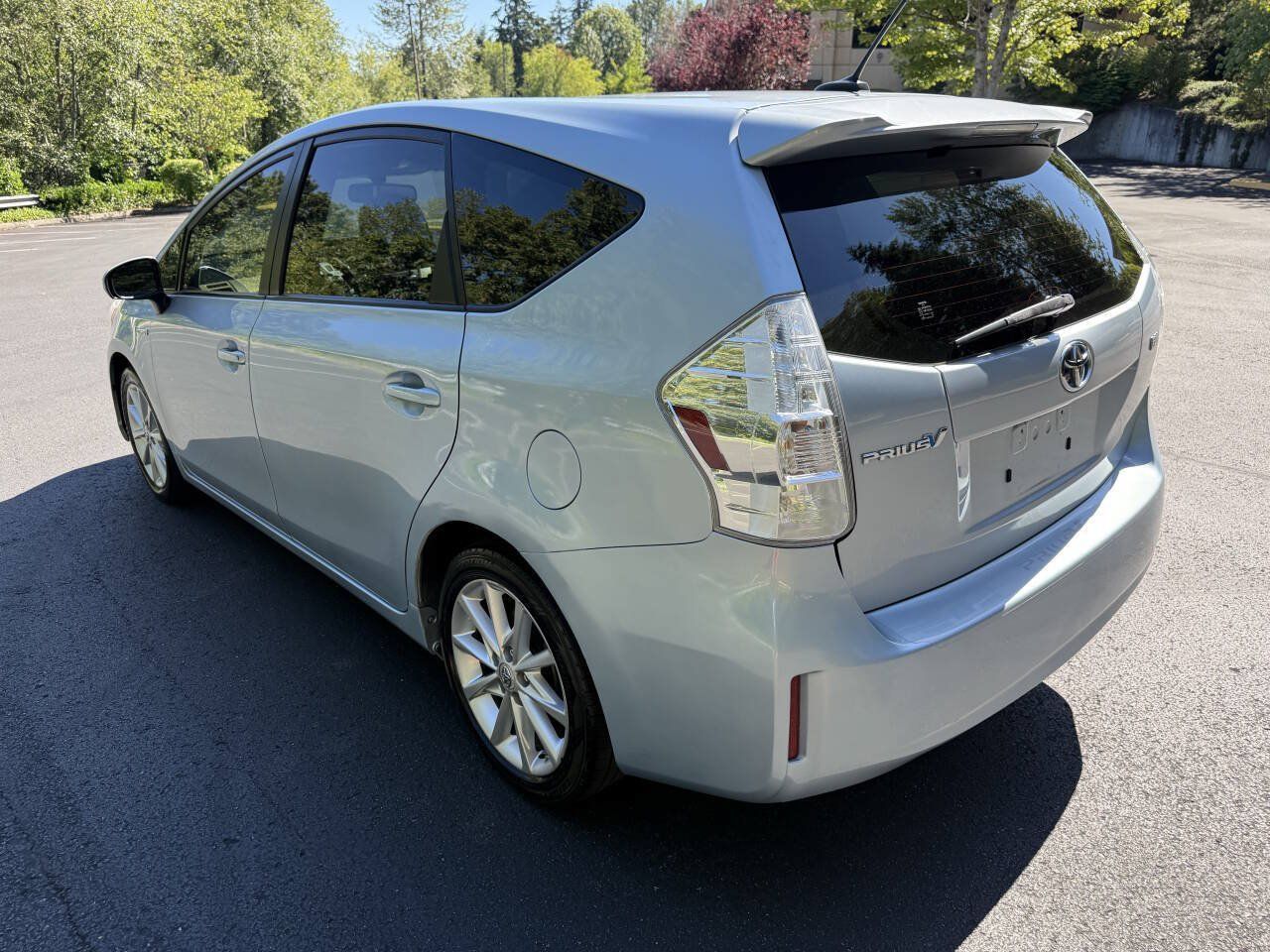 Used 2012 Toyota Prius V Five FWD image 3