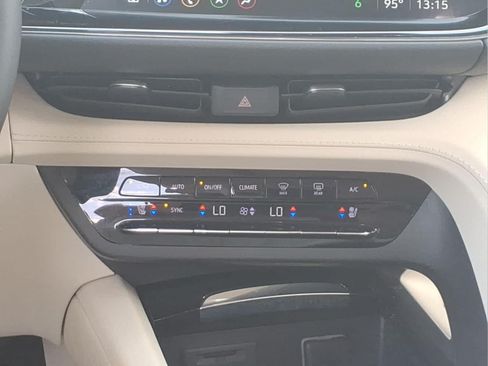 Used 2023 Buick Envision Avenir AWD/4WD image 25