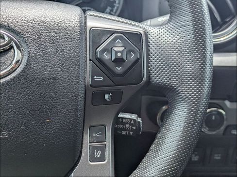 Used 2022 Toyota Tacoma TRD Sport w/ TRD Premium Sport Package AWD/4WD image 18