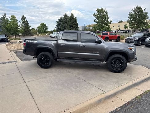Used 2020 Toyota Tacoma TRD Off-Road w/ Technology Package AWD/4WD image 5