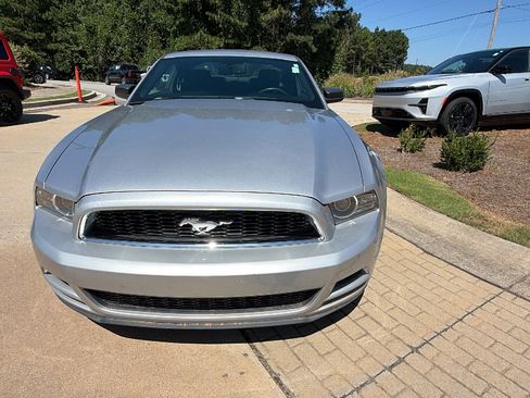 Used 2013 Ford Mustang Coupe RWD image 3