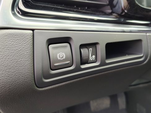 New 2025 Cadillac XT6 Luxury image 16